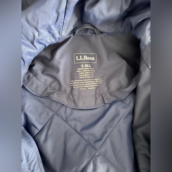 LL Bean Rain Coat w/ hood & zip out lining - Picture 5 of 5